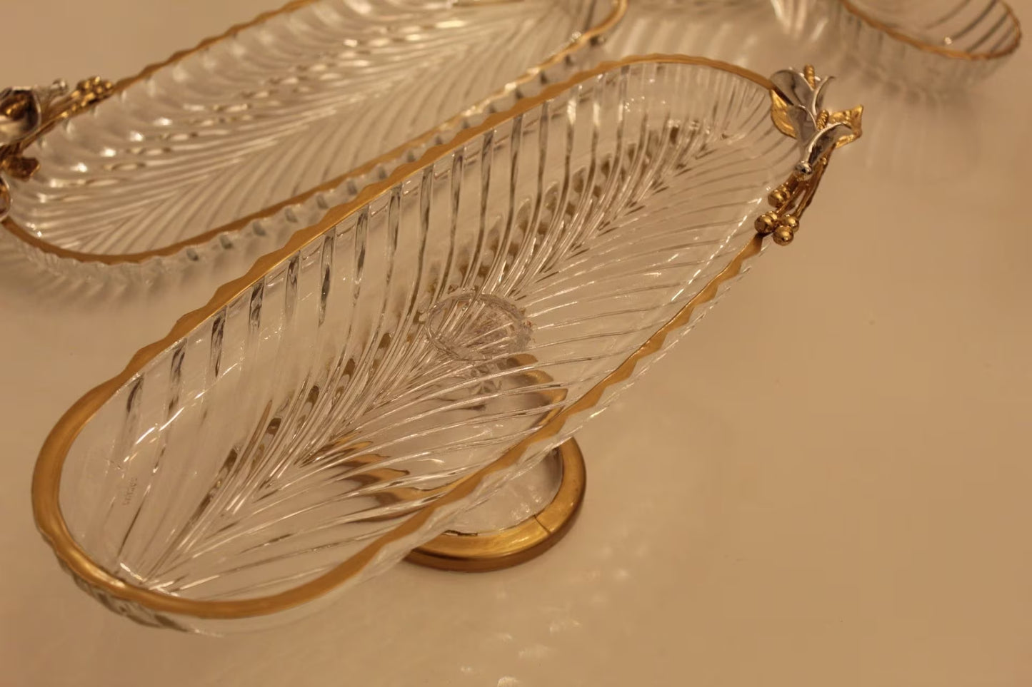 Glass serving dish / dessert stand