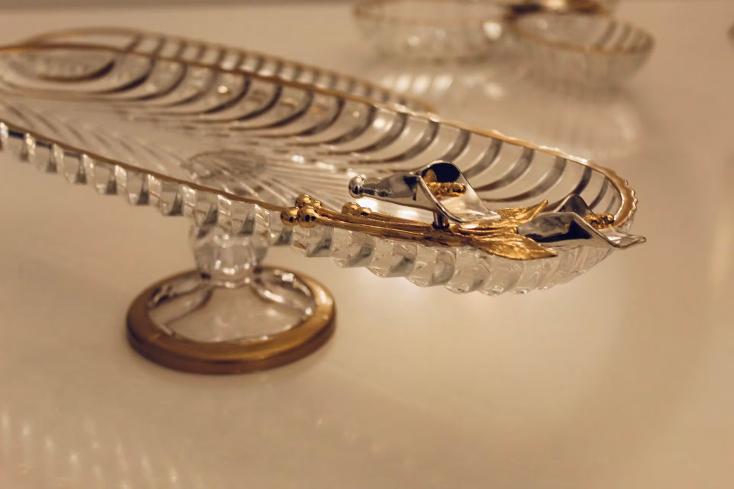 Glass serving dish / dessert stand