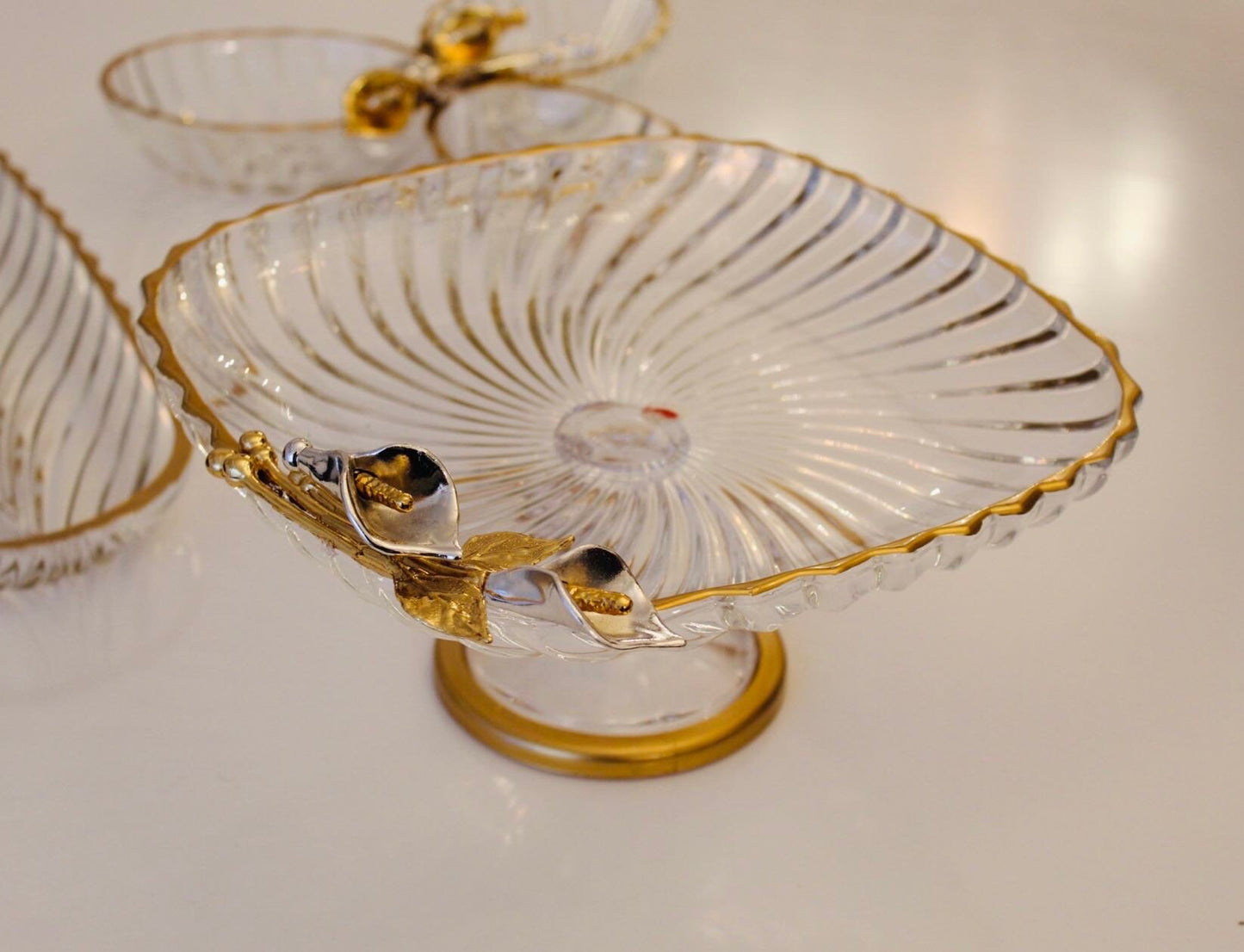 Glass serving dish / dessert stand