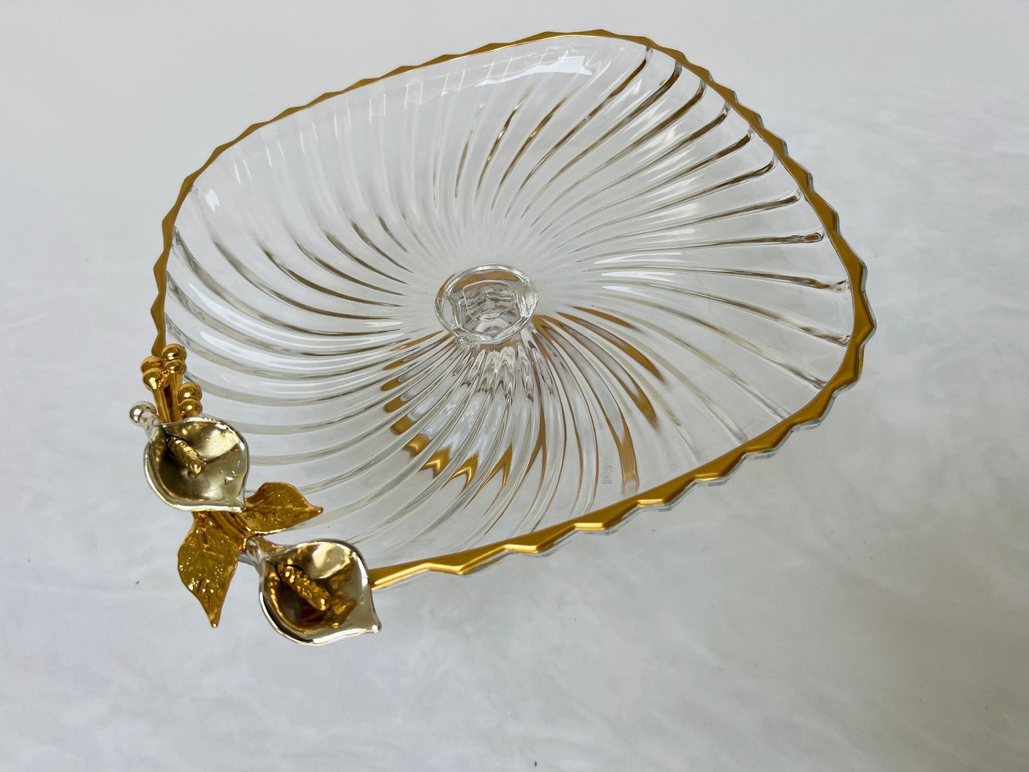 Glass serving dish / dessert stand
