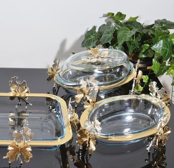 Roasting dish with lid