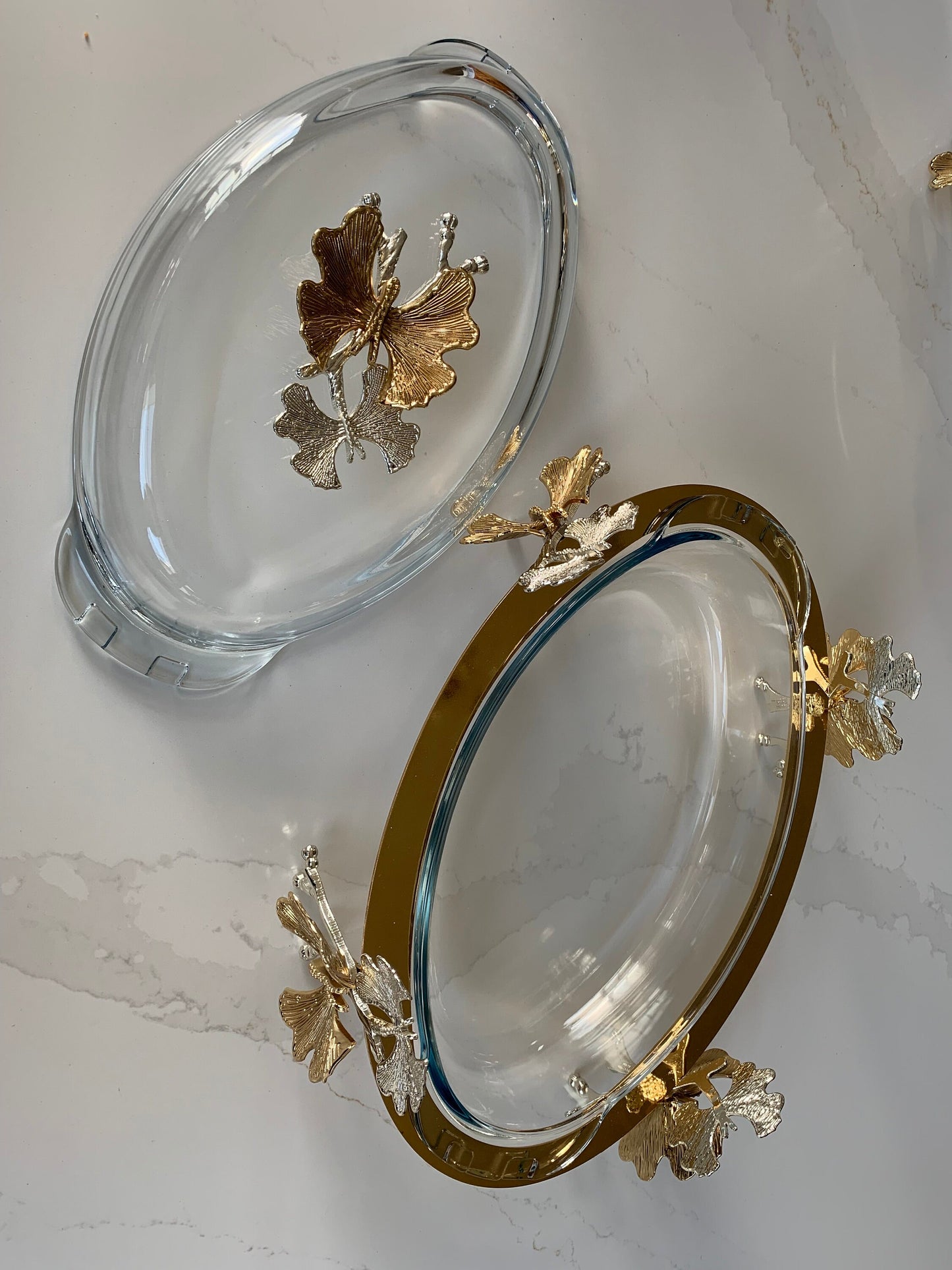 Roasting dish with lid